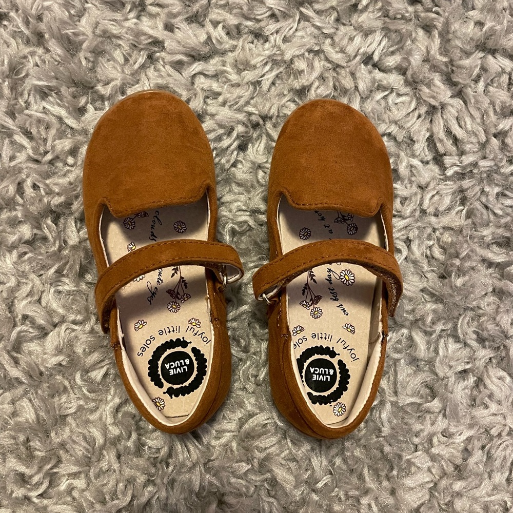 Livie and Luca size 8 tan suede